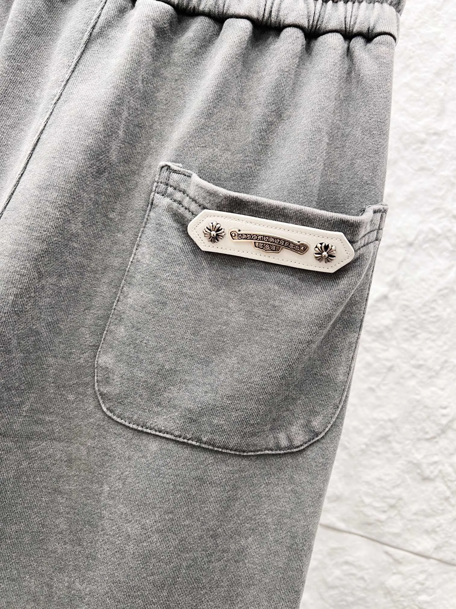 Chrome Hearts（ In Stock、 ） ， ， ， Retro ， ， Classic 。Cemetery Cross + ：Top-Grain Cowhide （Genuine Leather ） ： ： （4 ） ： 。 Genuine Leather ；Black Khaki Sizes；S-2XL （ ） （ ）